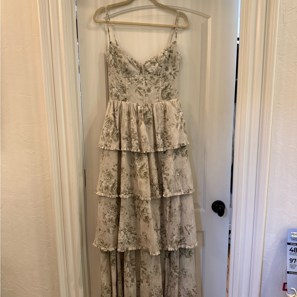 Elegant Floral Tiered Maxi Dress - Picture 2 of 4